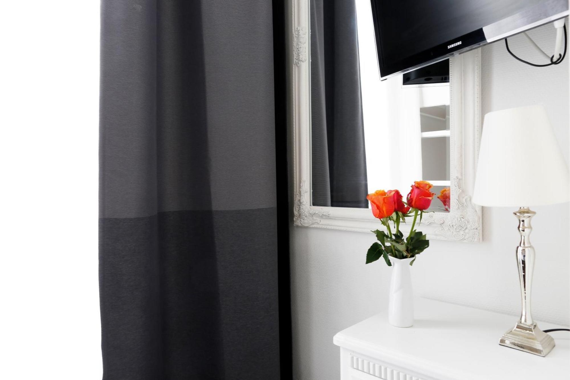 Nieb By Rockchair Apartments L Superhost Status L 3 Bedrooms Boxspringbeds 3 Bathrooms In Center "Kurfuerstendamm" - Cozy Family & Business Flair Welcomes You! Berlin Exterior photo